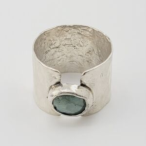 EMERALD GEMSTONE IN STERLING SILVER METAL SIZE 6